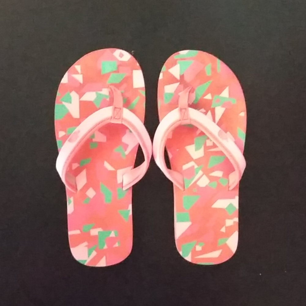 The North Face girls flip flops size 3 - pink